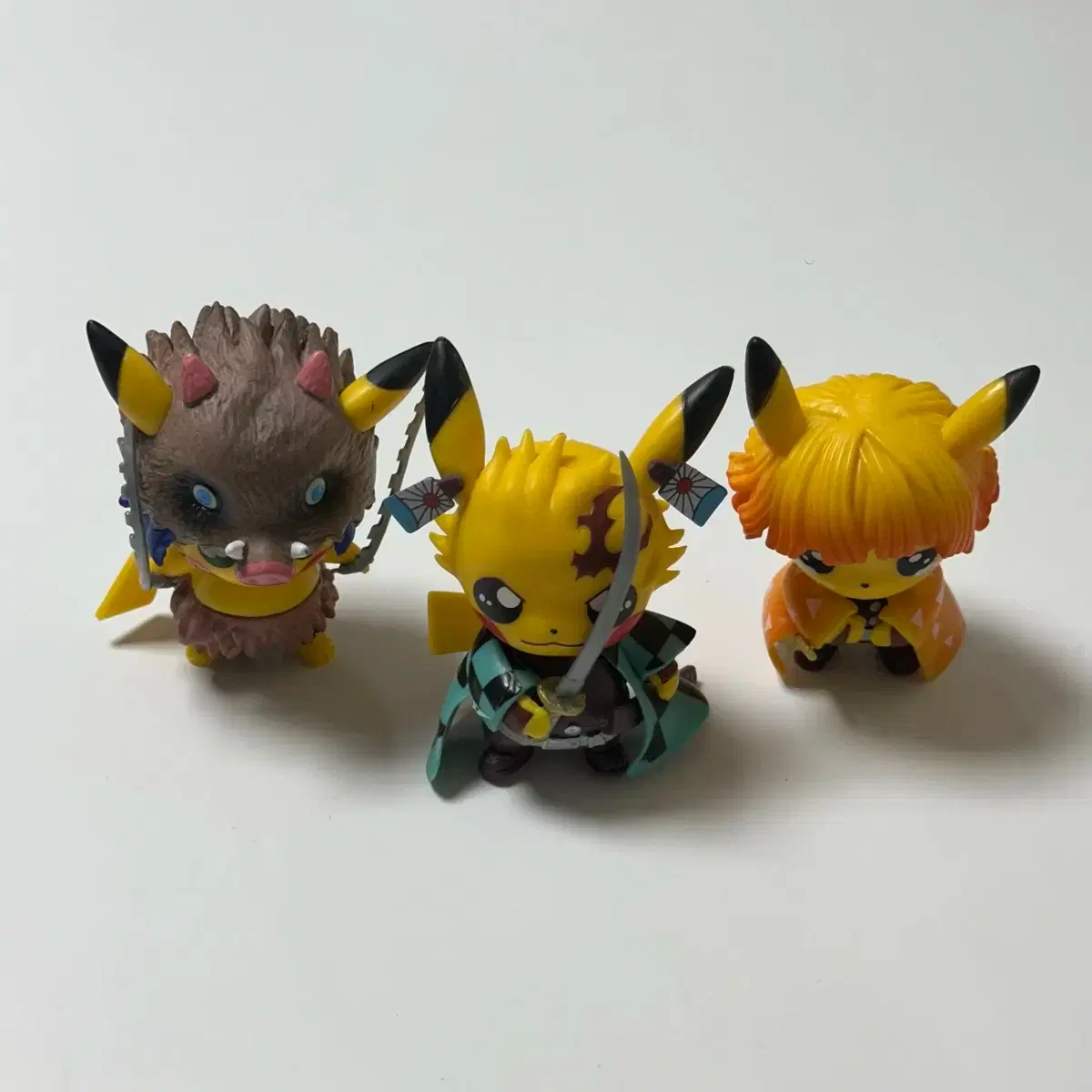 鬼滅の刃ピカチュウフィギュア炭治郎善逸伊之助